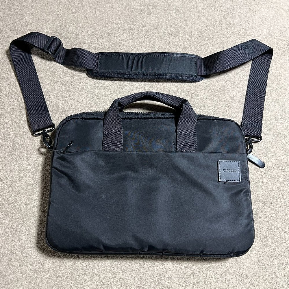 Incase Compass Brief Case for 13-inch laptops/tablets. (Black)